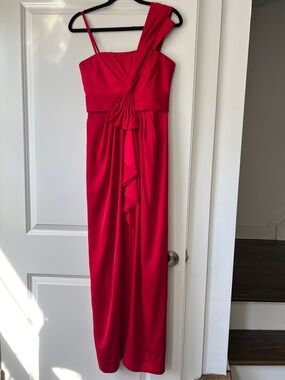 BCBG MaxAzria Elegant Red One-Shoulder Evening Dress
